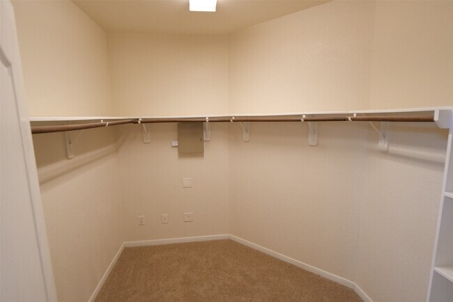 Building Photo - 803 Harbor Lakes Ln