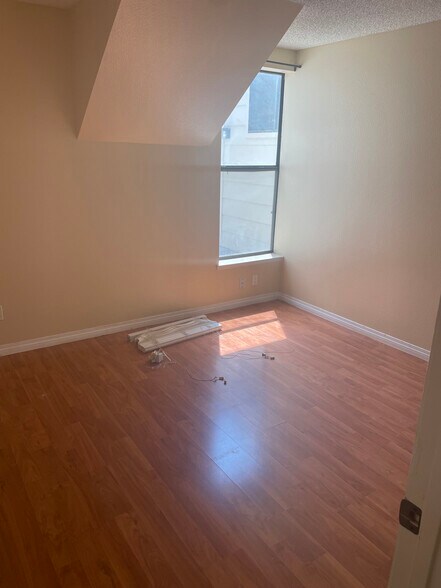 Building Photo - 44556 15th St E