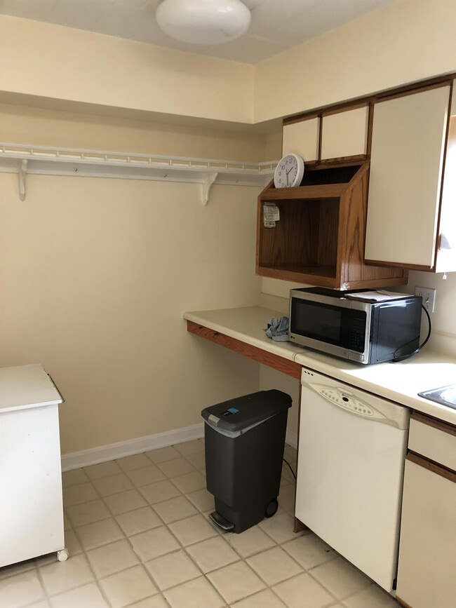 Building Photo - 213 Forest Green Dr