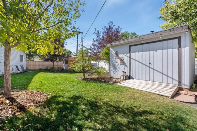 Building Photo - 1001 Ida Dr