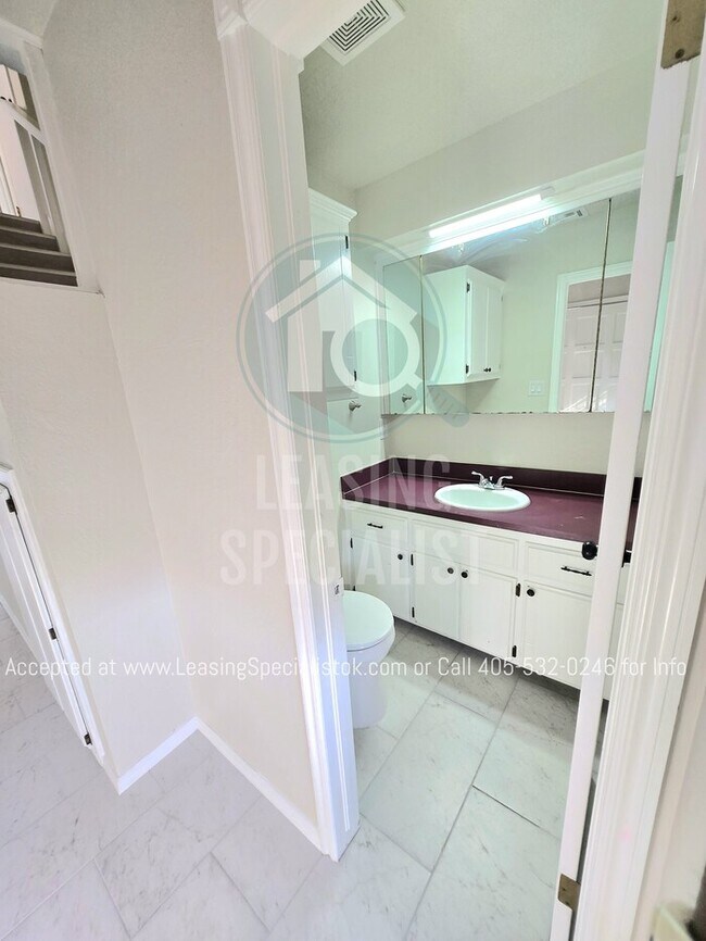 Building Photo - West Norman 2 Bed 1.5 Bath Fully Remodeled...