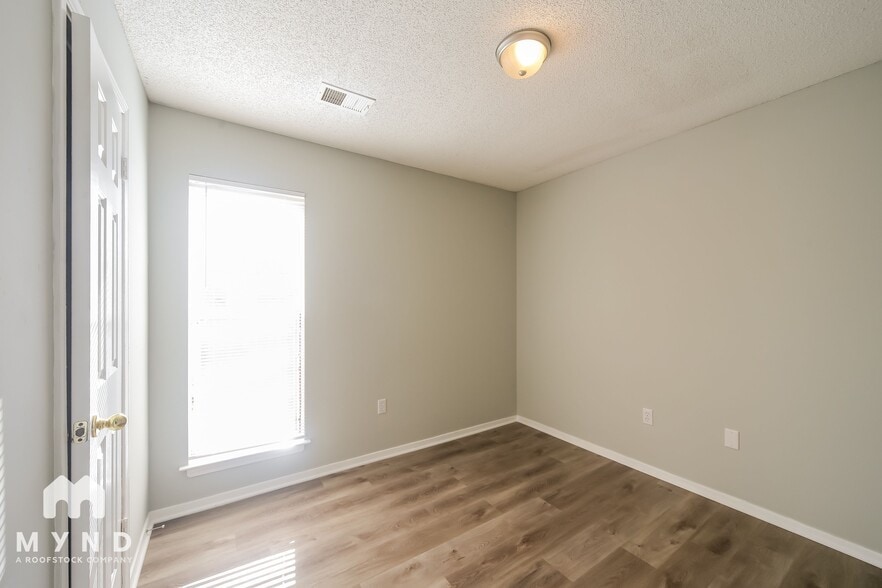 Building Photo - 4266 Brighton Dr