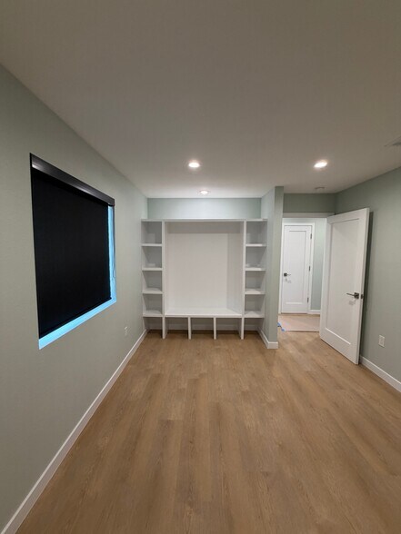 Building Photo - 11736 Success Ave