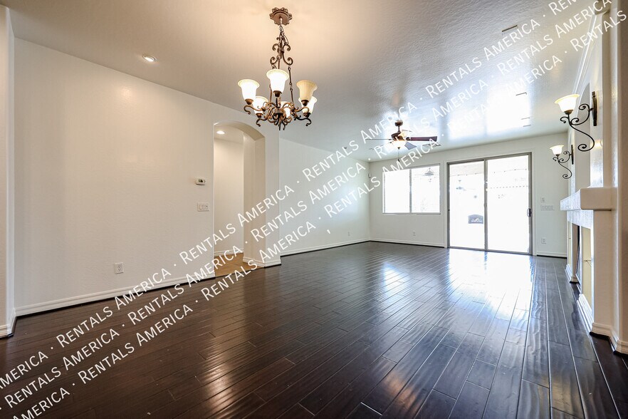 Building Photo - 613 W San Carlos Way