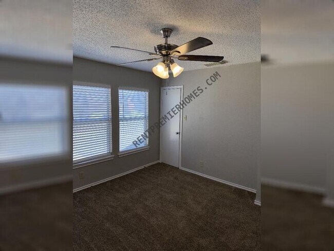 Building Photo - 13019 Woller Creek