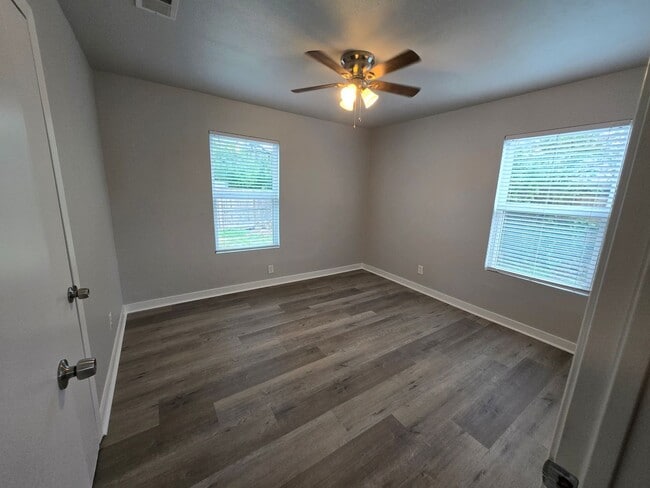 Building Photo - 2bed 1 Bath