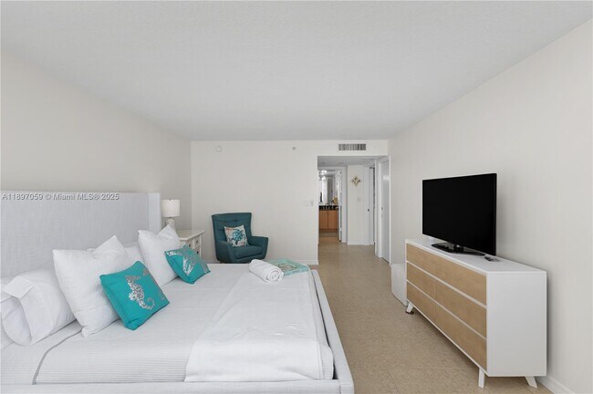 Building Photo - 6917 Collins Ave