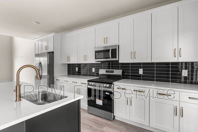 Building Photo - 2134 25th Ave N