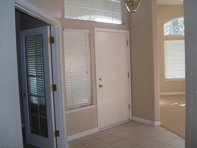 Building Photo - Beautiful 4 Bedroom home in the Clovis District