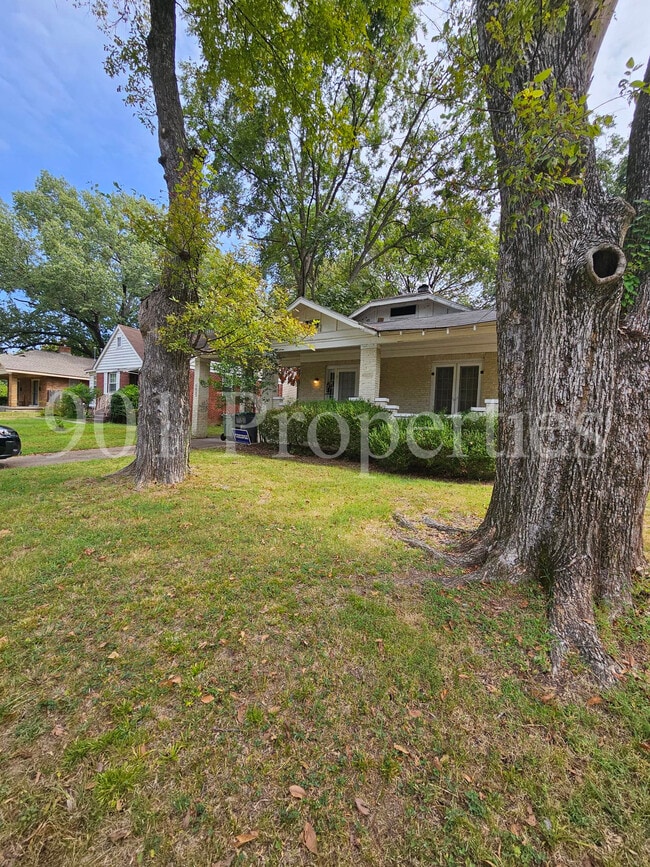 Building Photo - 582 Loeb St