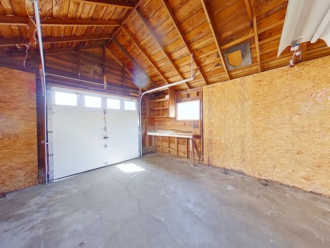 Building Photo - Updated 4 bedroom in South Eugene