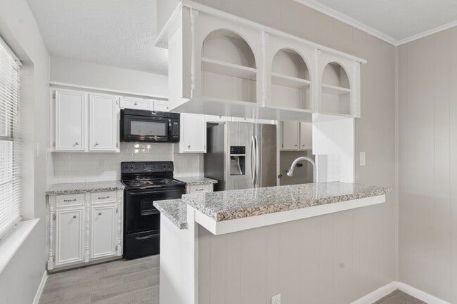 Building Photo - 3215 Palm Desert Ln