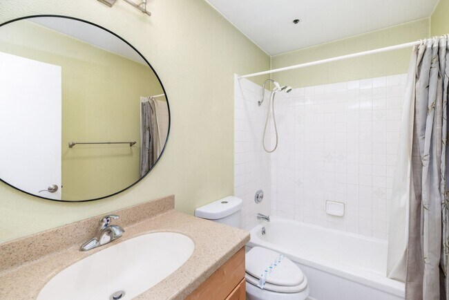 Building Photo - Beautiful Bankers Hill 2 bedroom condo