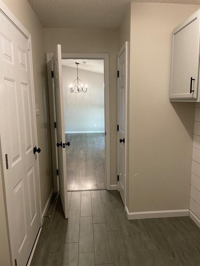 Building Photo - 512 Lejeune Dr