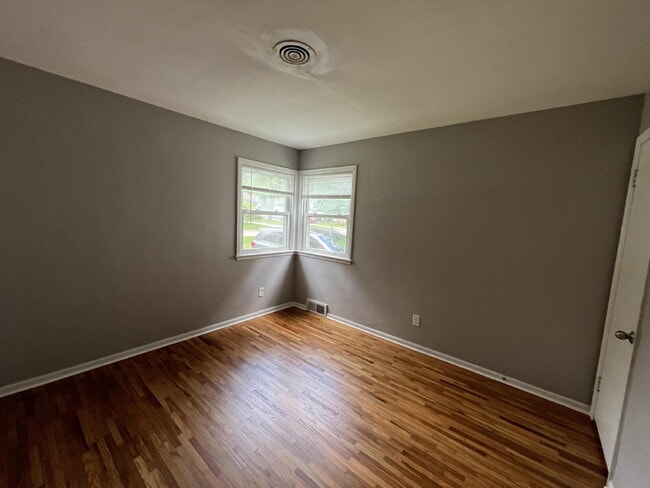 Building Photo - 307 Prairie St