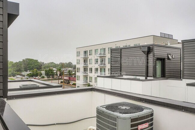 Building Photo - 2208 S Albion St