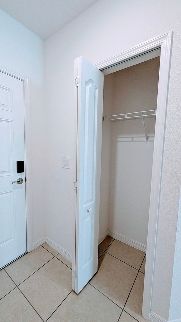 Building Photo - BEAUTIFUL 3-BEDROOM, 3-BATHROOM LUXURY TOW...