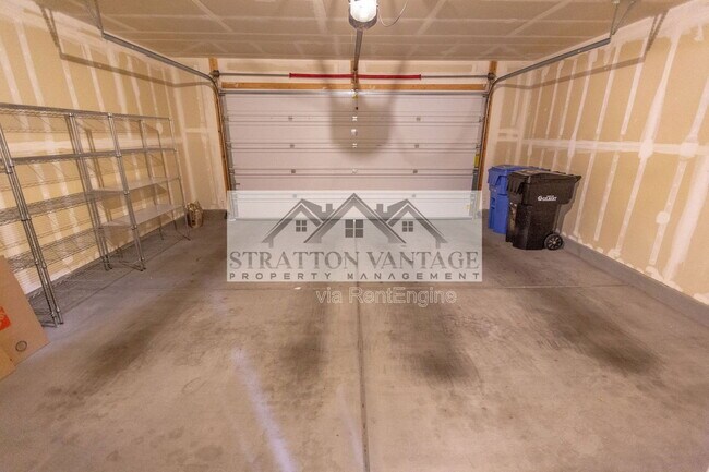 Building Photo - 928 S Hawk Ln