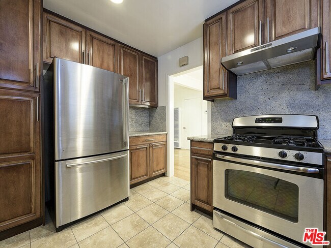 Building Photo - 1217 N Crescent Heights Blvd