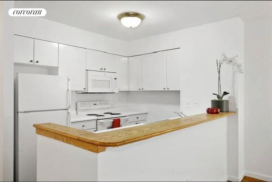 Building Photo - 344 3rd Ave