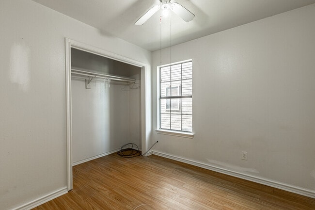 Building Photo - 909 Shepherd St