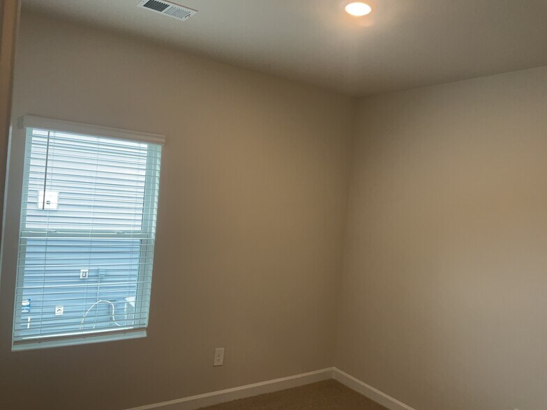 Building Photo - 802 Treeline Rd