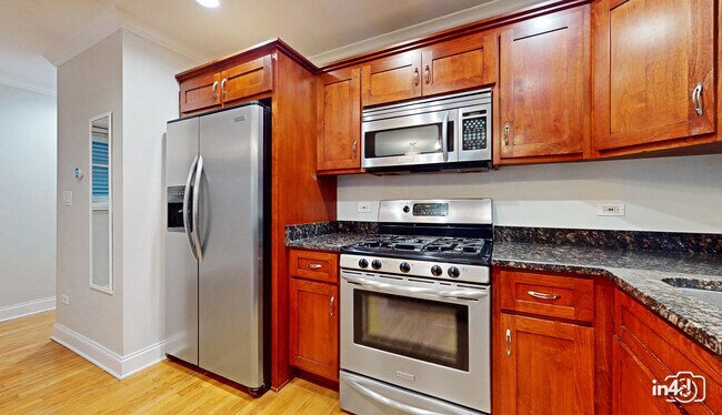 Building Photo - 1504 W Augusta Blvd