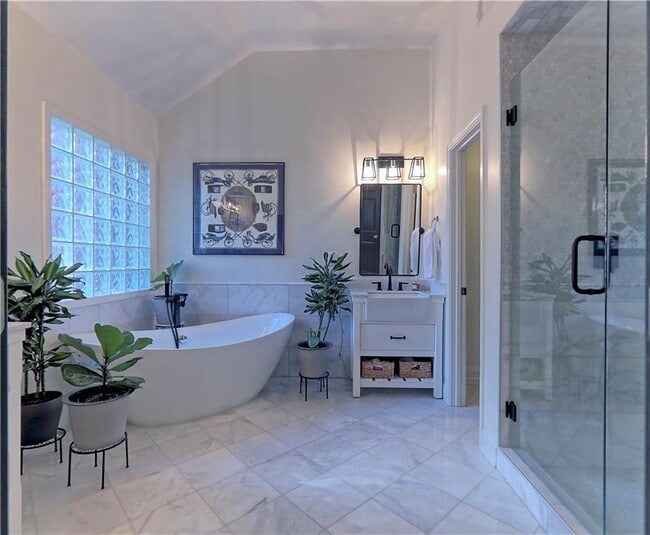 Building Photo - 5569 Julian Pl