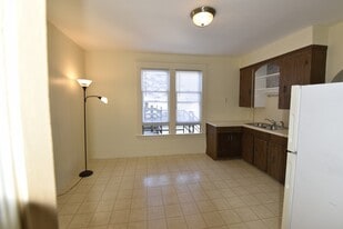 Building Photo - 821 6th St NW
