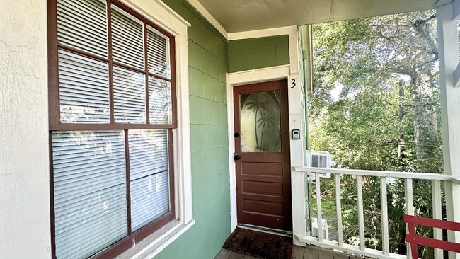 Building Photo - Great downtown location just 1-1/2 blocks off Centre St.!