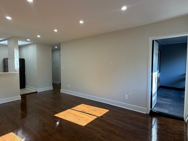 Building Photo - 475 Park Ave