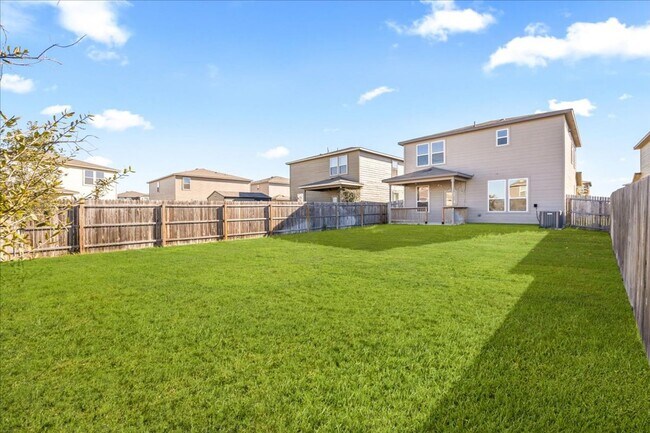 Building Photo - Light-Filled Home in Amenity-Rich Community with Pool & Park!