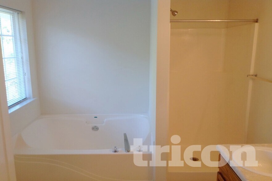 Building Photo - 8417 Cyprus Ridge Way