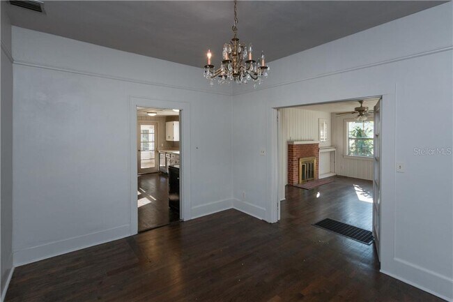 Building Photo - 835 Cathcart Terrace