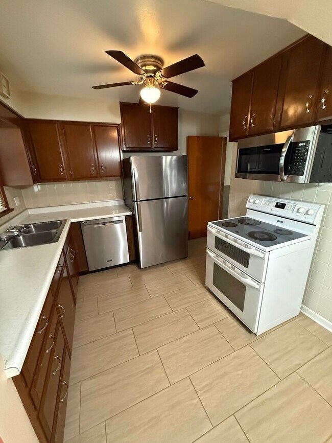 Building Photo - Struthers , 3 bedroom home with full basement and garage.