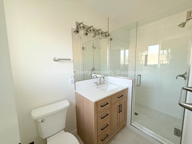 Building Photo - AVAILABLE DECEMBER - Spacious 4-Bed, 3-Bat...