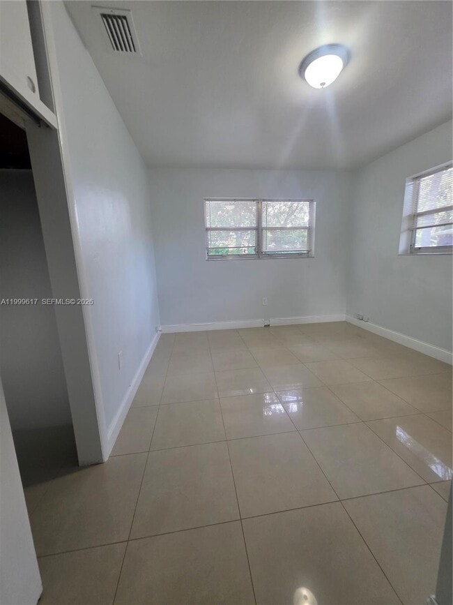 Building Photo - 2832 SW 37th Ave