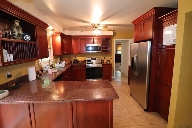 Building Photo - 8 Sweet Brier Dr