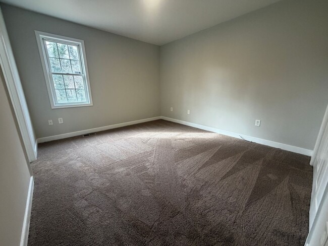 Building Photo - Rancher style home