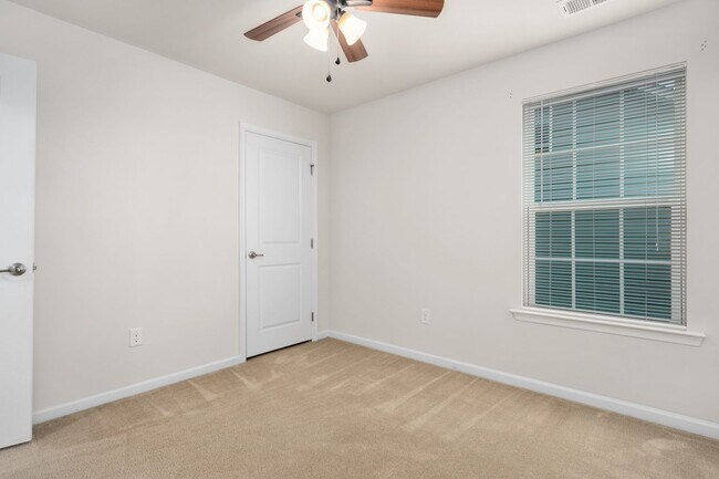 Building Photo - Smithfield Home