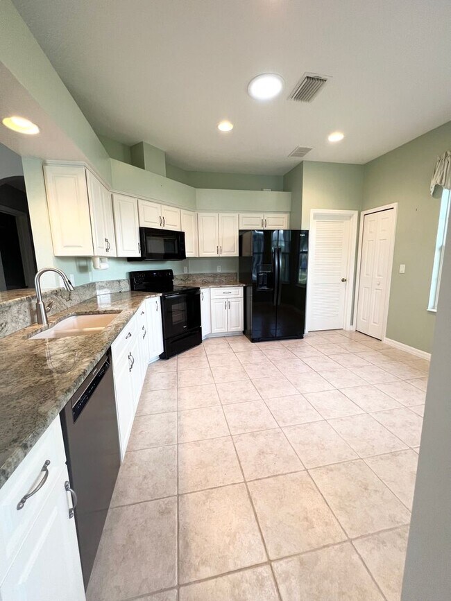 Building Photo - Gorgeous 3 bedroom, two bathroom home in 55+ Legacy of Leesburg!