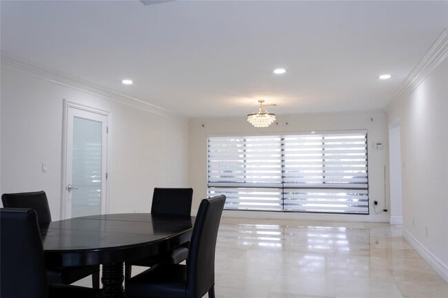 Building Photo - 836 Orchid Dr