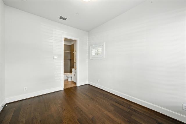 Building Photo - 14989 Oak St