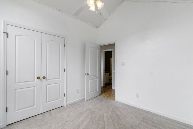 Building Photo - Purple Door Home in Raeford