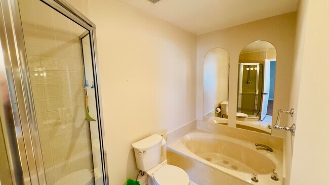 Building Photo - 107 Half Moon Cir