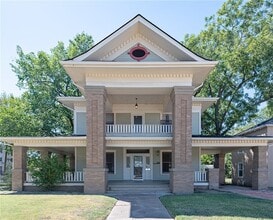 Building Photo - 206 S Sims Ave