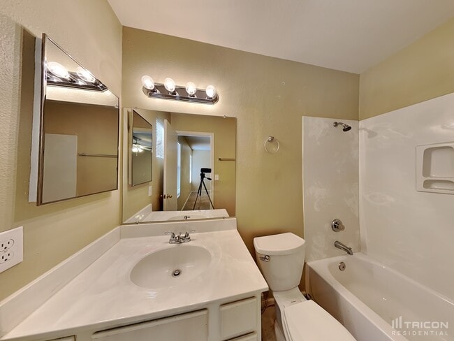 Building Photo - 5223 W Aster Dr