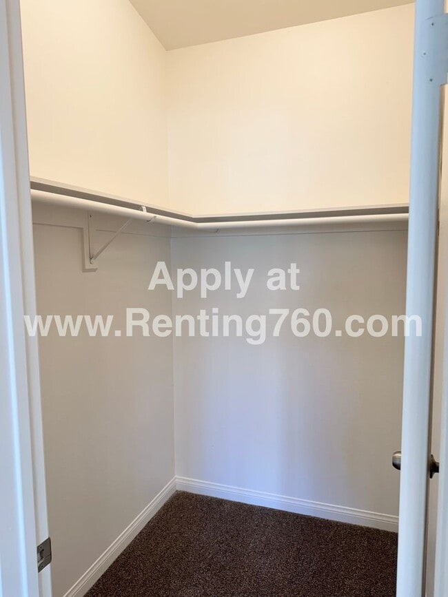 Building Photo - Spacious 3 Bed 2 Bath Home!