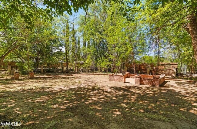 Building Photo - 5233 White Oak Dr