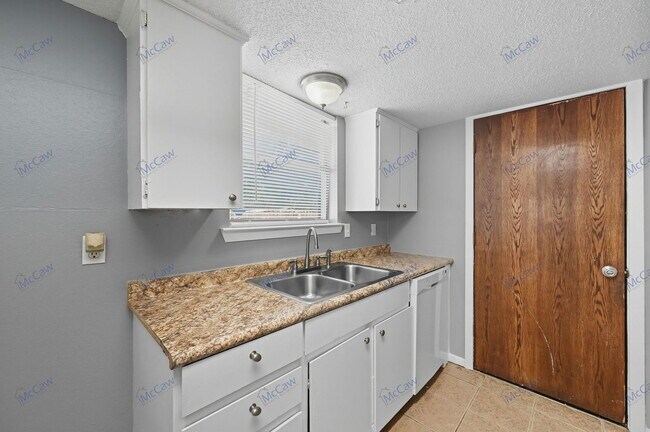 Building Photo - 3538 Hacienda Dr